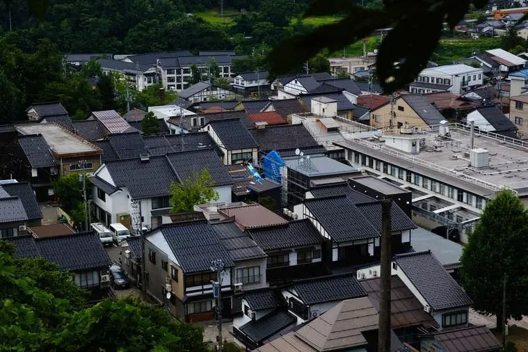 夜の八尾の町並み