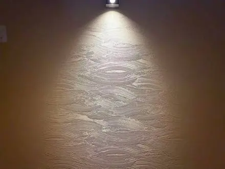 木箱の間の通路（公開はLINEにて）