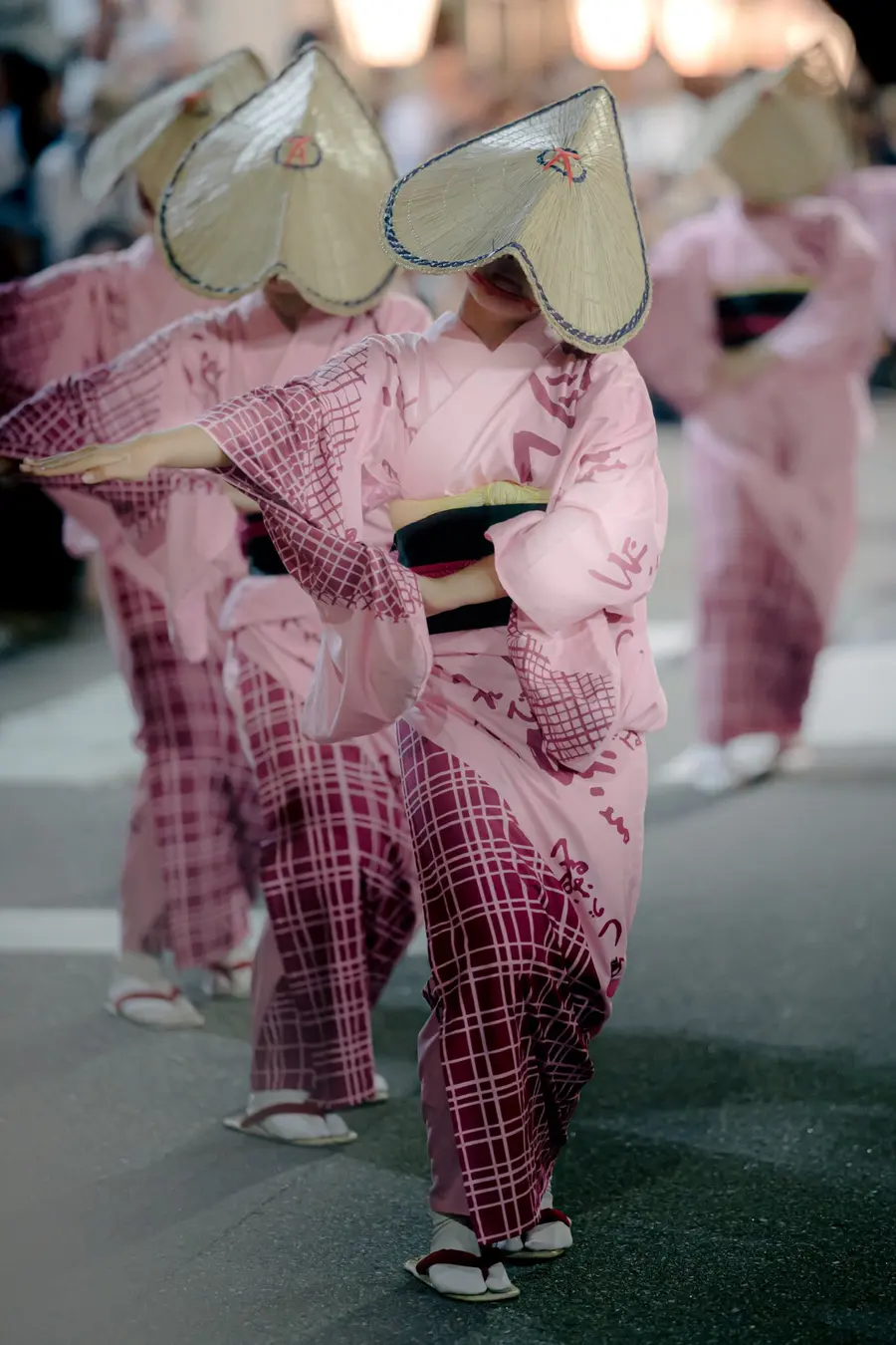 おわら風の盆の女踊りの列